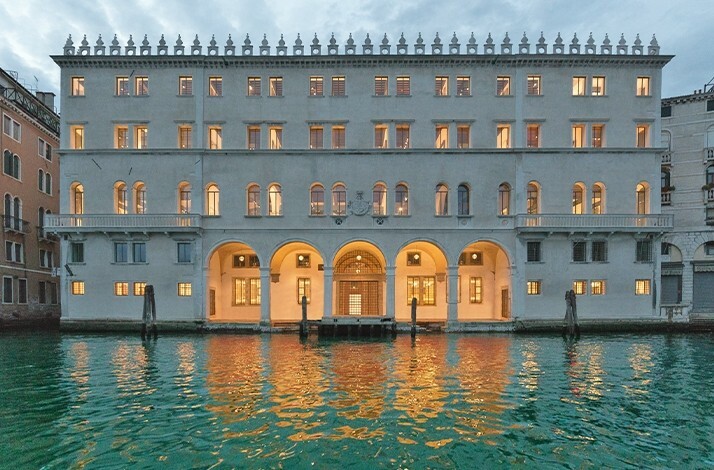 Outside view of a Fondaco dei Tedeschi building. 