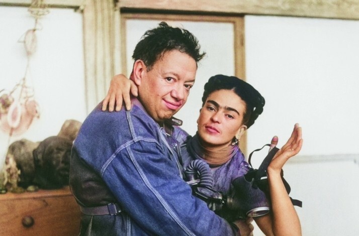 The historical photo of Frida Kahlo and Diego Rivera hugging. 