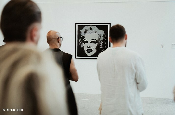 Visitors looking at painting depicting Merilyn Monroe. Credits: Dennis Hardt.